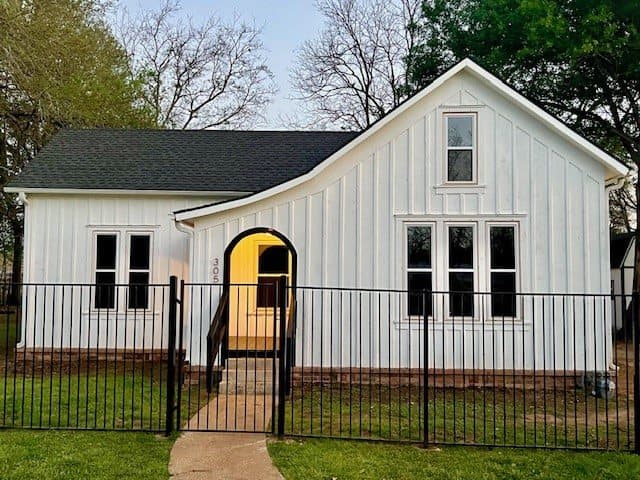 James Hardie ColorPlus siding installed on a Central Texas home