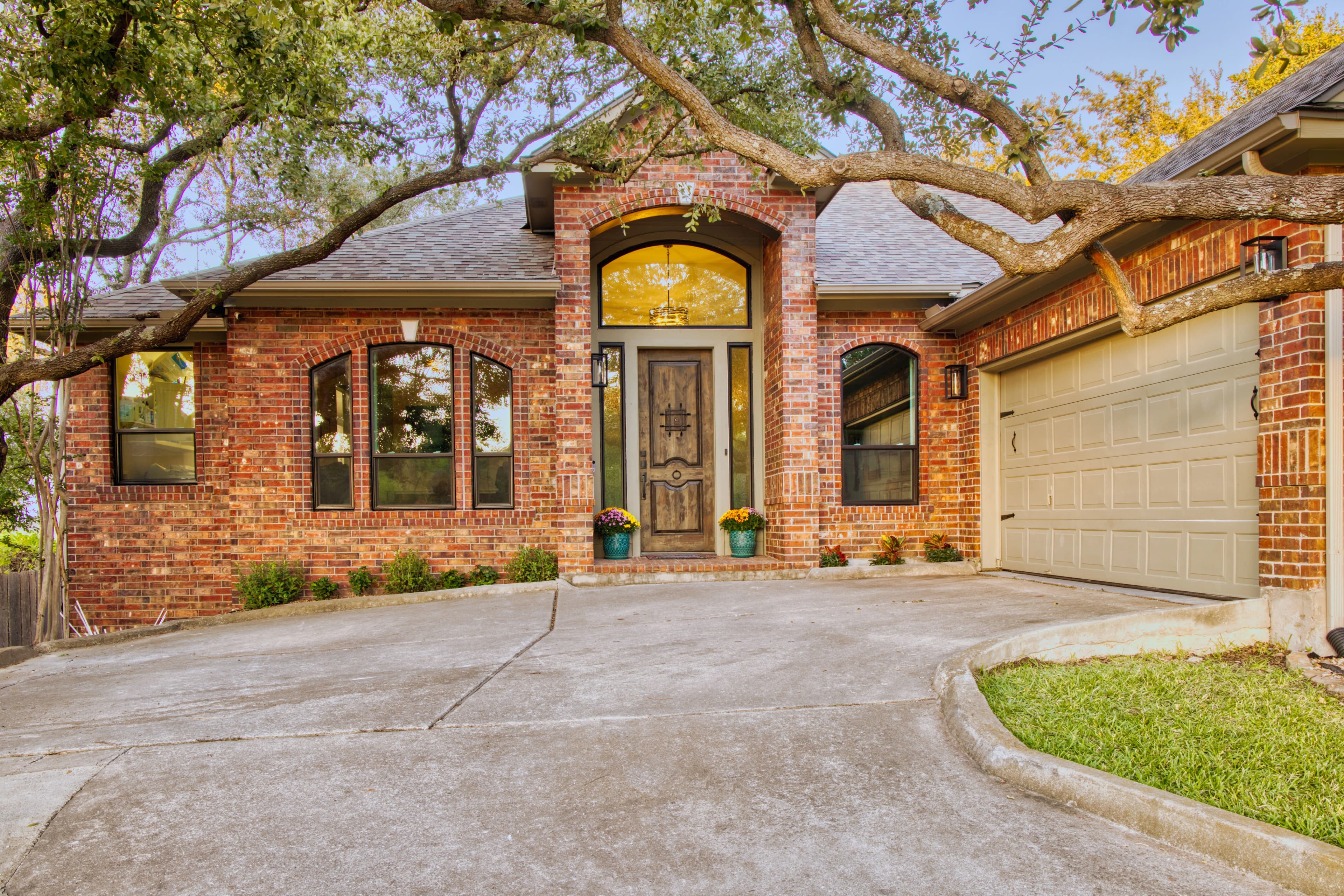 Modern replacement windows on a Central Texas home by Glacier Home Exteriors