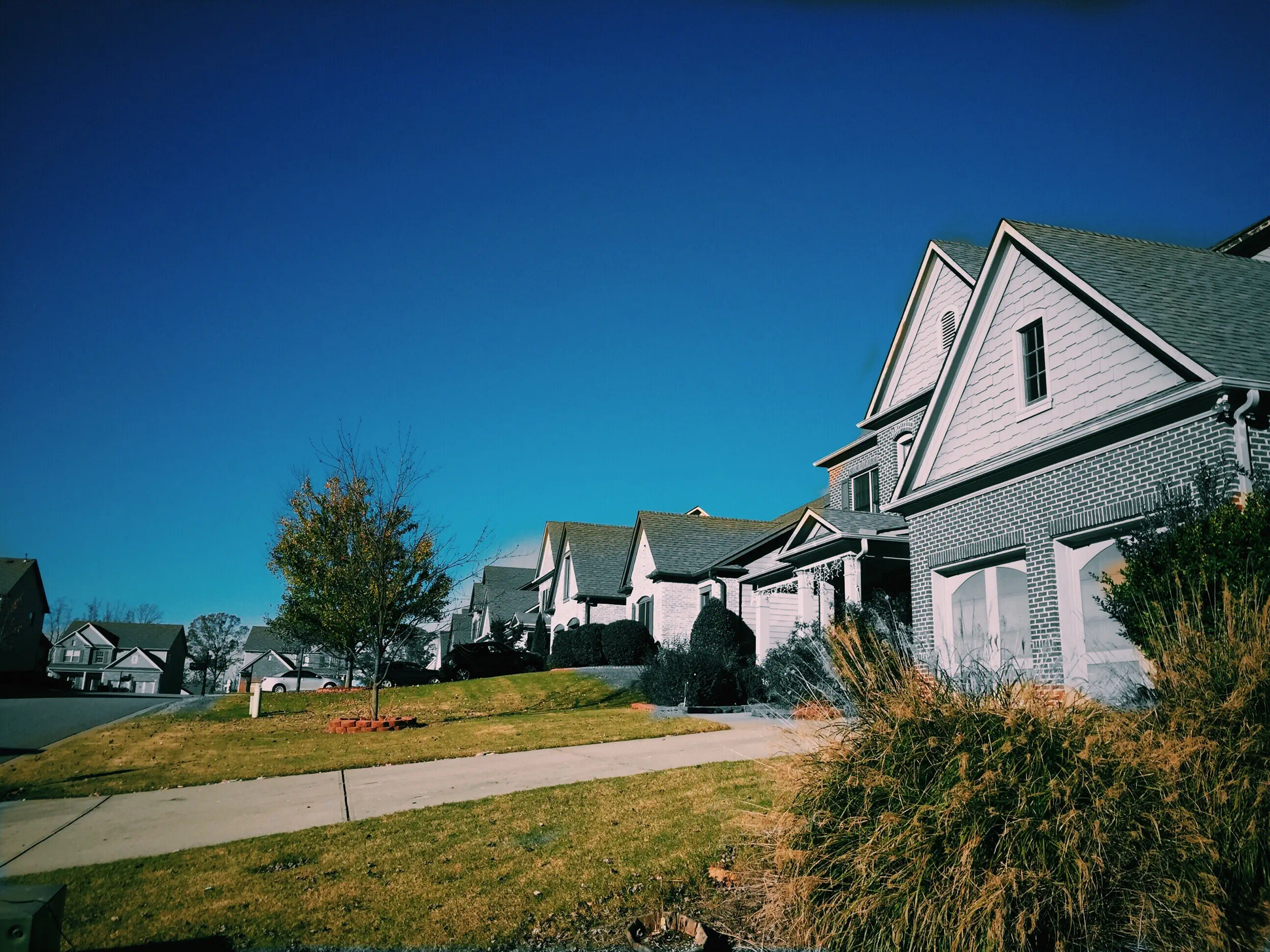 Central Texas HOA neighborhood with well-maintained exteriors