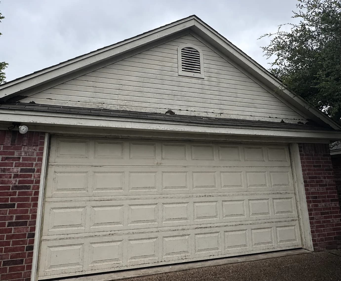 Before: Siding Fascia and Soffit Replacement